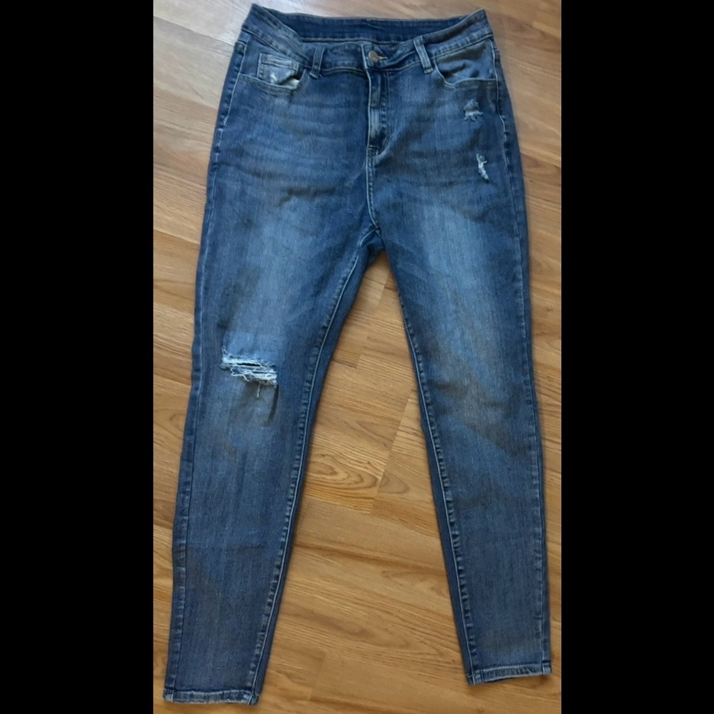 Classic Distressed Skinny Jeans